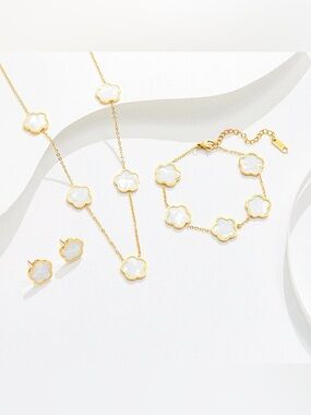 Gold and White Flower Necklace, Bracelet & Earring Set